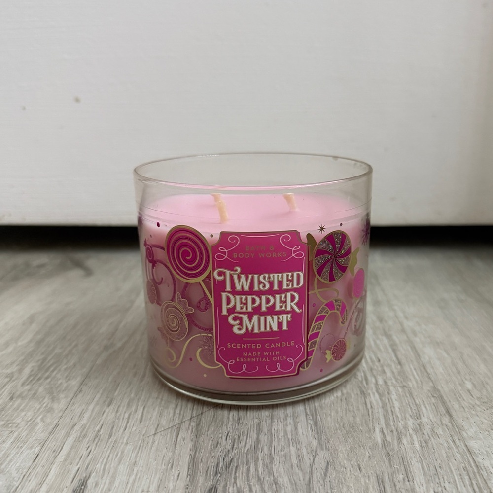 Bath & Body Works Twisted Peppermint Candle